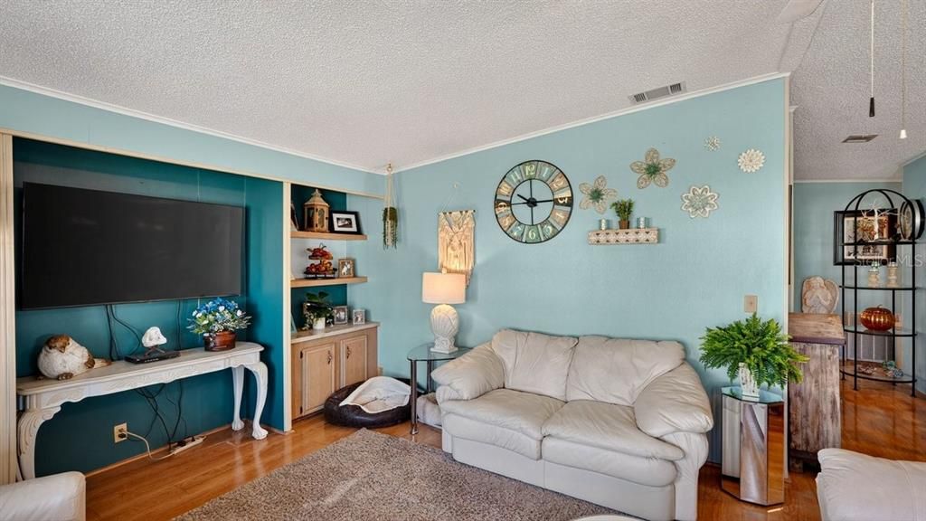 For Sale: $235,000 (3 beds, 2 baths, 1740 Square Feet)