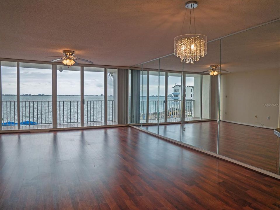 For Sale: $579,000 (3 beds, 2 baths, 1255 Square Feet)