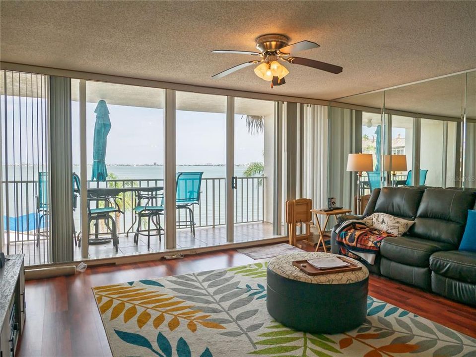 For Sale: $579,000 (3 beds, 2 baths, 1255 Square Feet)