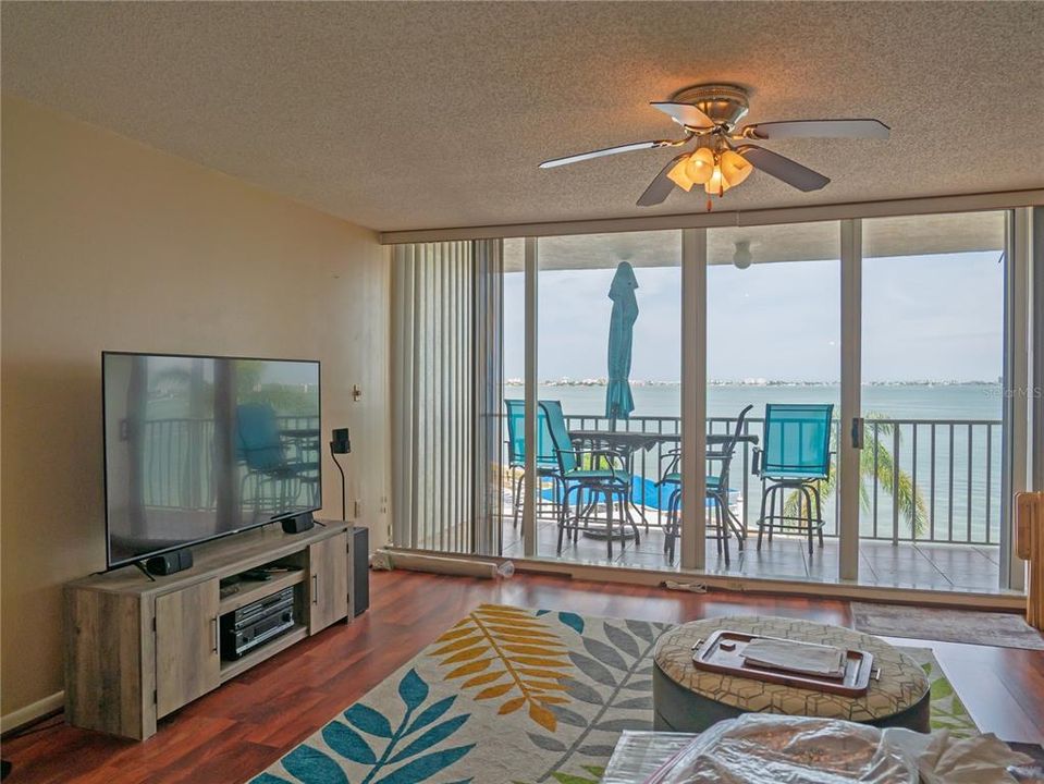 For Sale: $579,000 (3 beds, 2 baths, 1255 Square Feet)