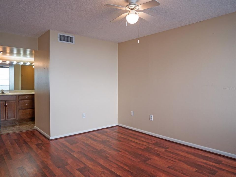 For Sale: $579,000 (3 beds, 2 baths, 1255 Square Feet)