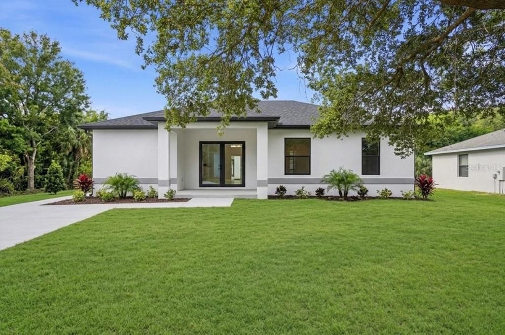 For Sale: $349,999 (3 beds, 2 baths, 1560 Square Feet)