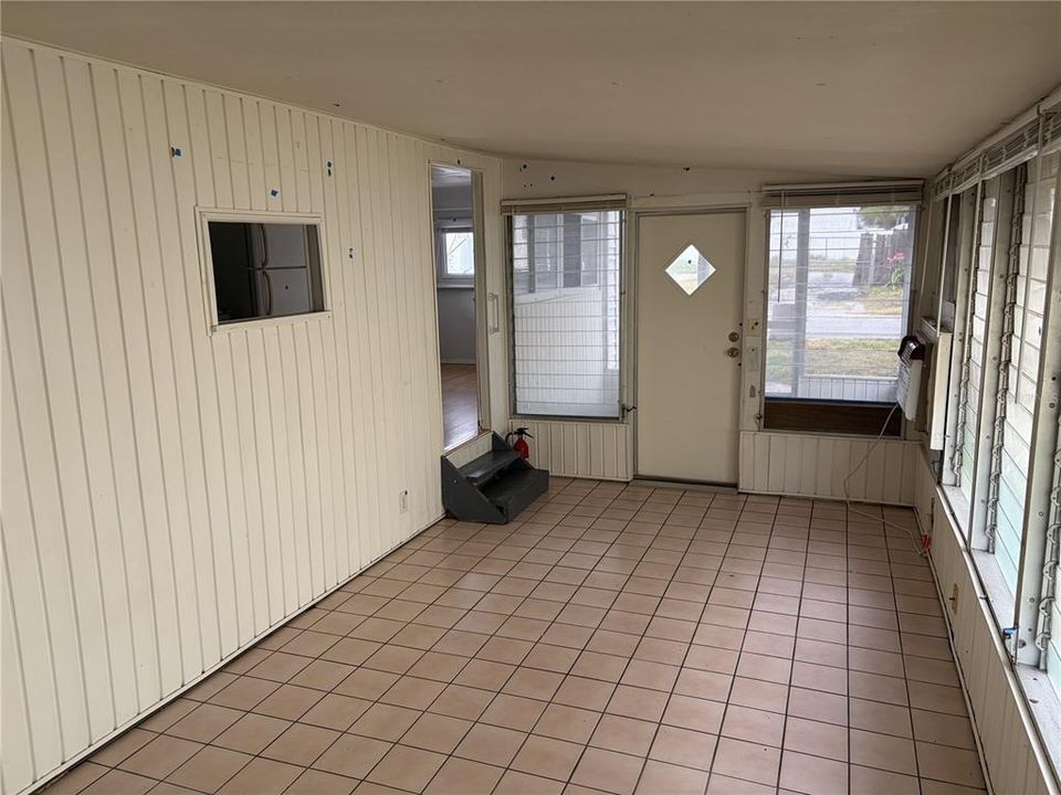 For Sale: $48,000 (2 beds, 1 baths, 336 Square Feet)