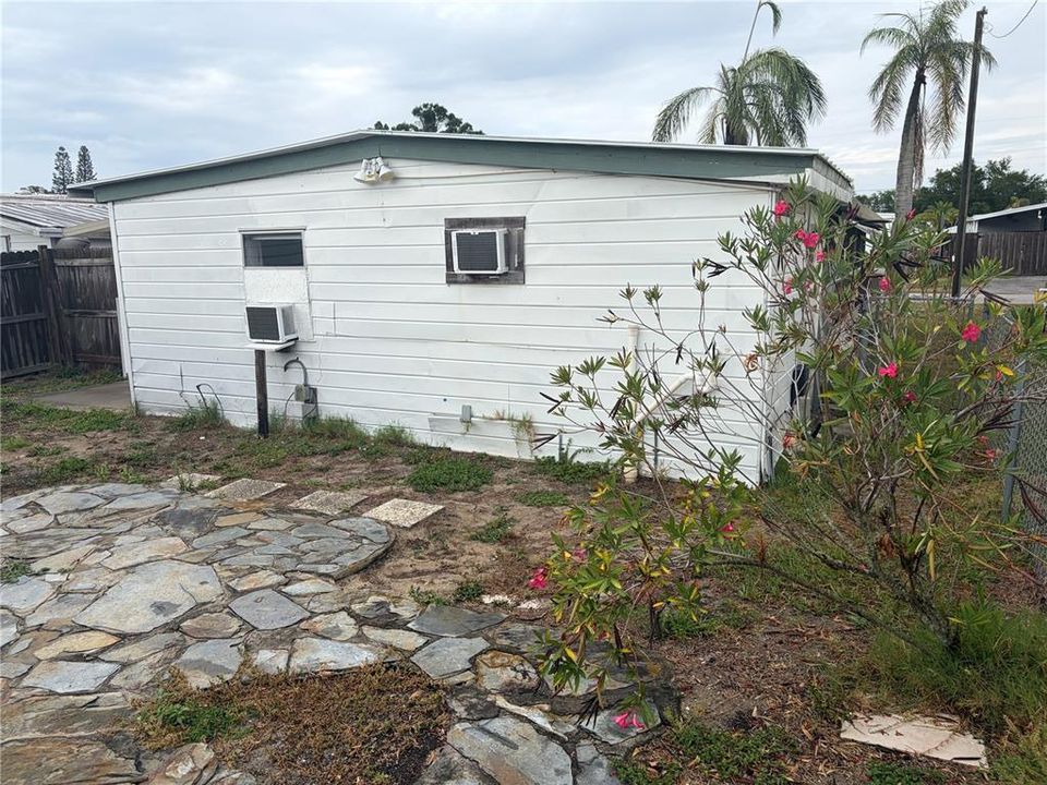 For Sale: $48,000 (2 beds, 1 baths, 336 Square Feet)