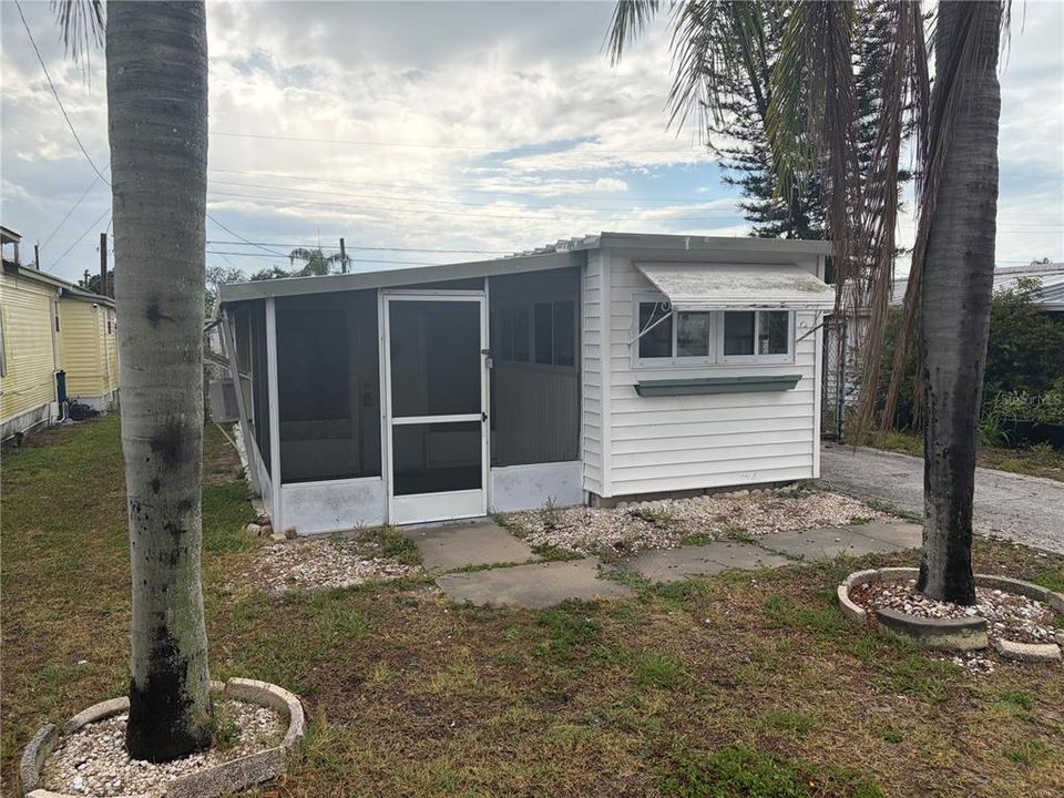 For Sale: $48,000 (2 beds, 1 baths, 336 Square Feet)