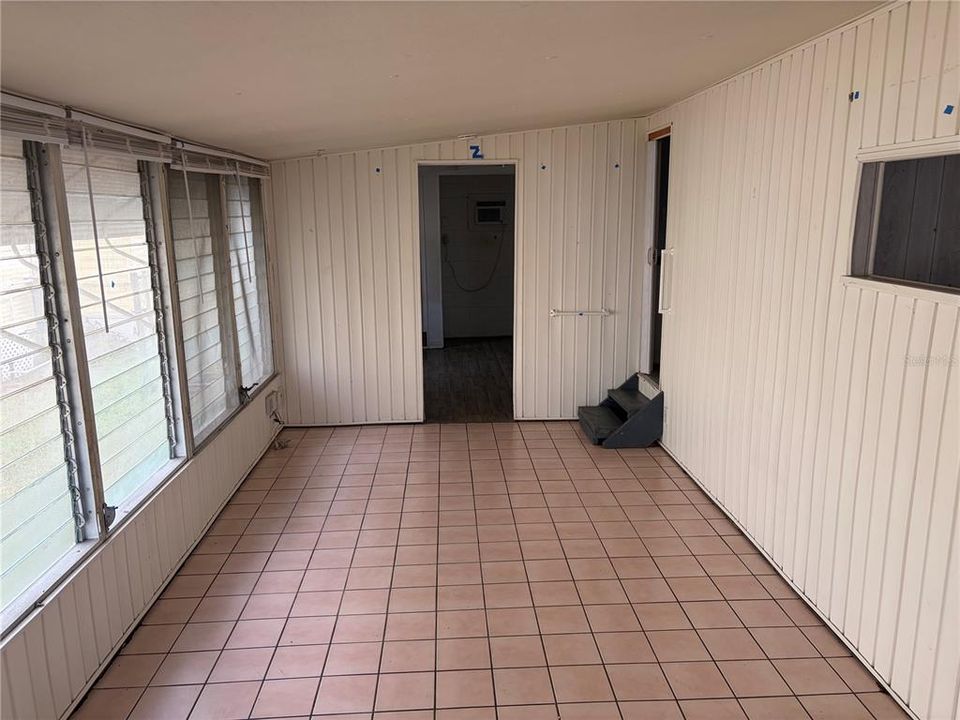 For Sale: $48,000 (2 beds, 1 baths, 336 Square Feet)