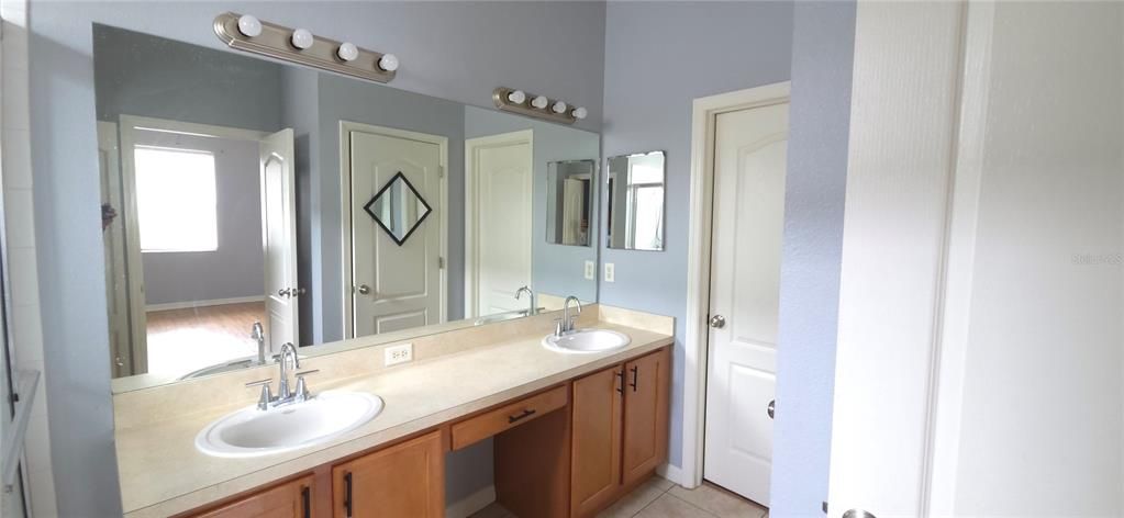 For Rent: $2,375 (4 beds, 2 baths, 2080 Square Feet)