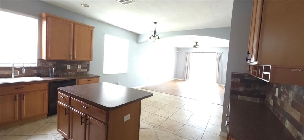 For Rent: $2,375 (4 beds, 2 baths, 2080 Square Feet)