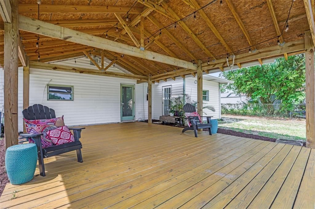На продажу: $329,999 (2 спален, 1 ванн, 1113 Квадратных фут)