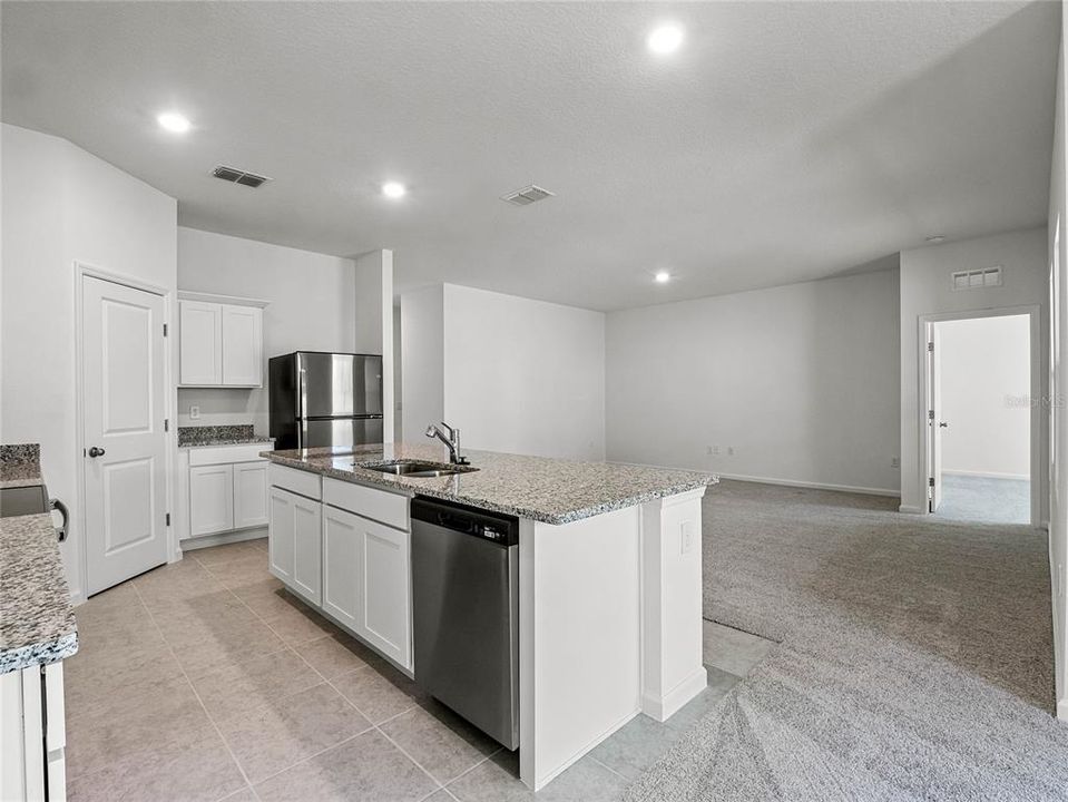 В аренду: $2,550 (3 спален, 2 ванн, 1764 Квадратных фут)