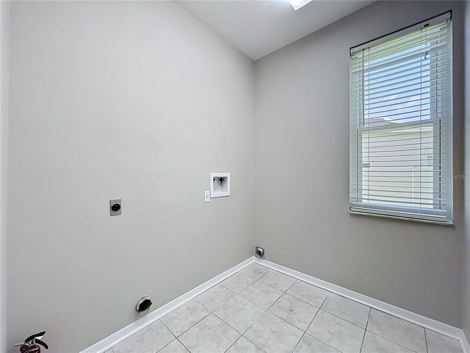 For Sale: $650,000 (4 beds, 2 baths, 2982 Square Feet)