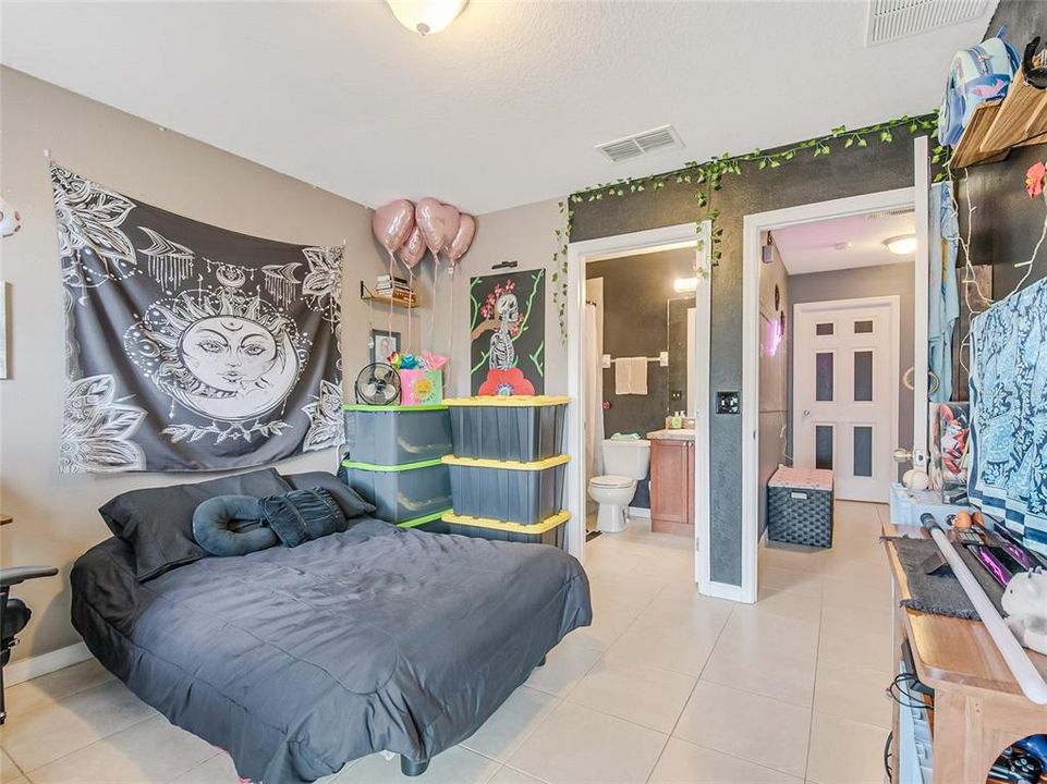 En Venta: $215,000 (2 camas, 2 baños, 990 Pies cuadrados)