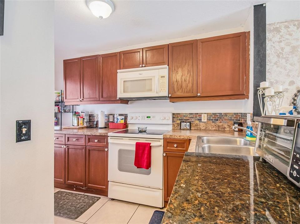 En Venta: $215,000 (2 camas, 2 baños, 990 Pies cuadrados)