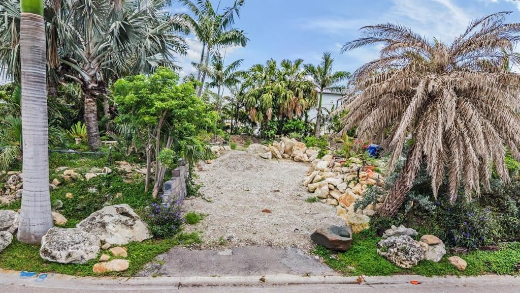 待售: $273,000 (0.15 acres)