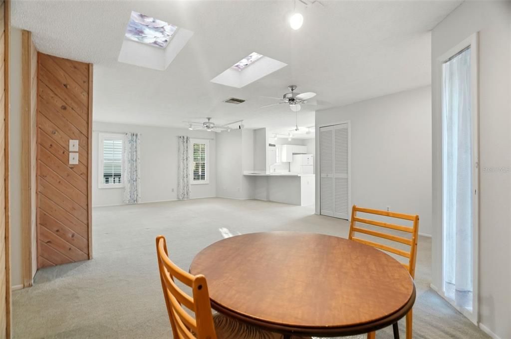 For Sale: $499,900 (2 beds, 2 baths, 1550 Square Feet)