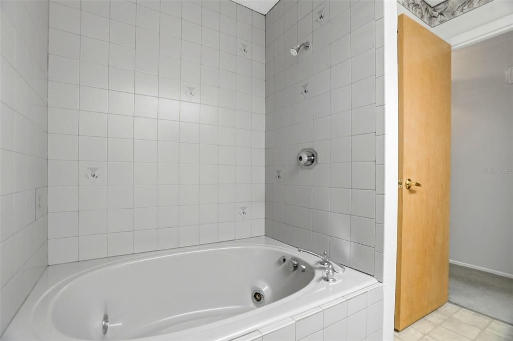 For Sale: $499,900 (2 beds, 2 baths, 1550 Square Feet)