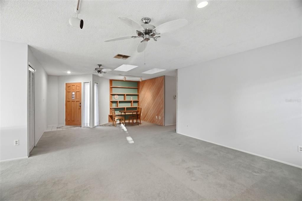 For Sale: $499,900 (2 beds, 2 baths, 1550 Square Feet)