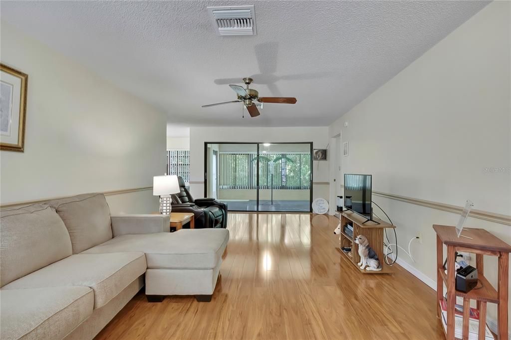 Active With Contract: $239,000 (2 beds, 2 baths, 1211 Square Feet)