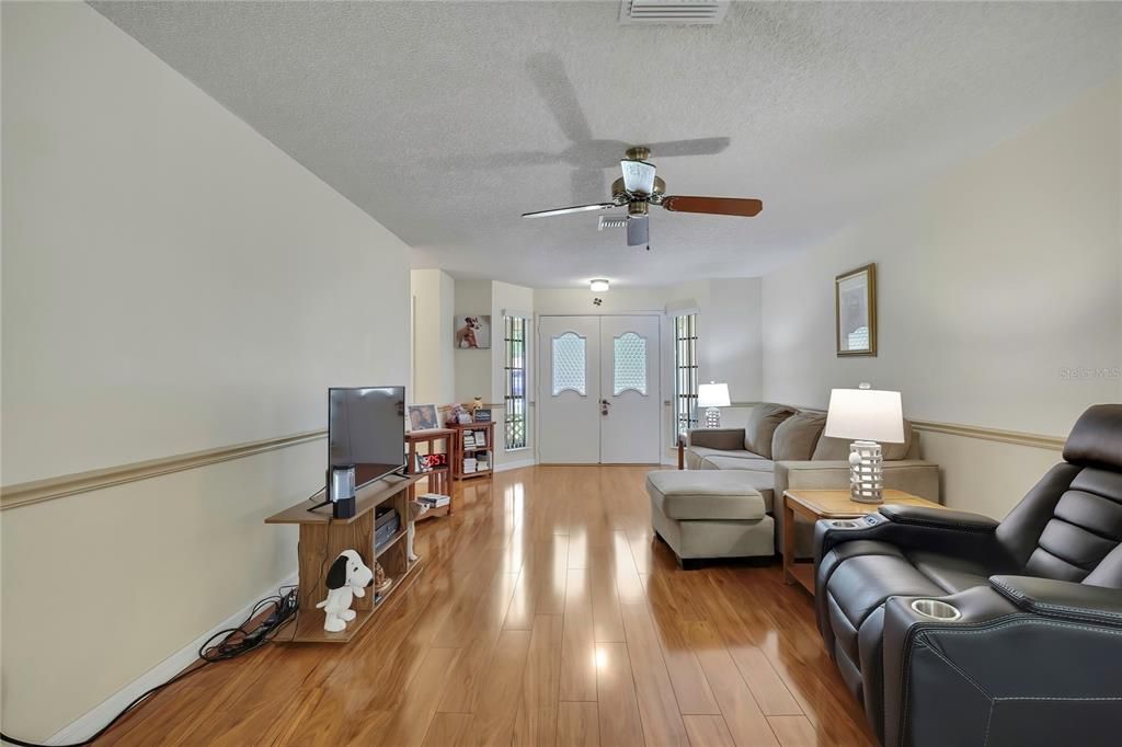 Active With Contract: $239,000 (2 beds, 2 baths, 1211 Square Feet)