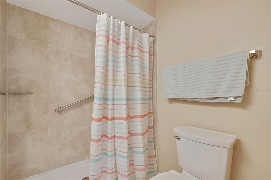 Active With Contract: $239,000 (2 beds, 2 baths, 1211 Square Feet)