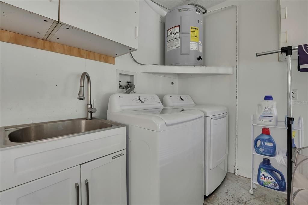 Active With Contract: $239,000 (2 beds, 2 baths, 1211 Square Feet)