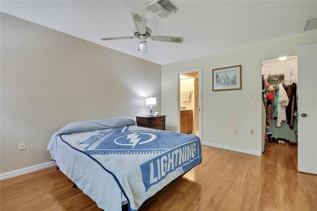Active With Contract: $239,000 (2 beds, 2 baths, 1211 Square Feet)