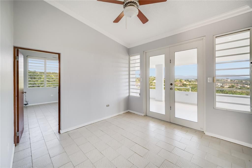 En Venta: $1,375,000 (3 camas, 3 baños, 2236 Pies cuadrados)