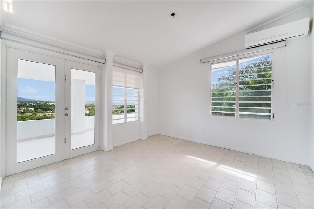 En Venta: $1,375,000 (3 camas, 3 baños, 2236 Pies cuadrados)