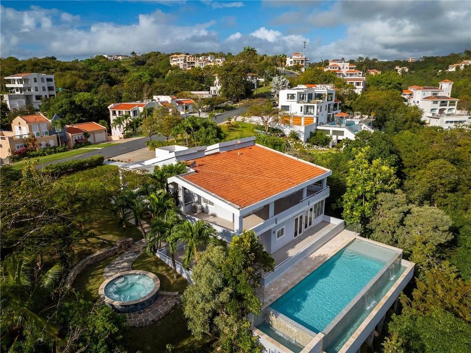 En Venta: $1,375,000 (3 camas, 3 baños, 2236 Pies cuadrados)