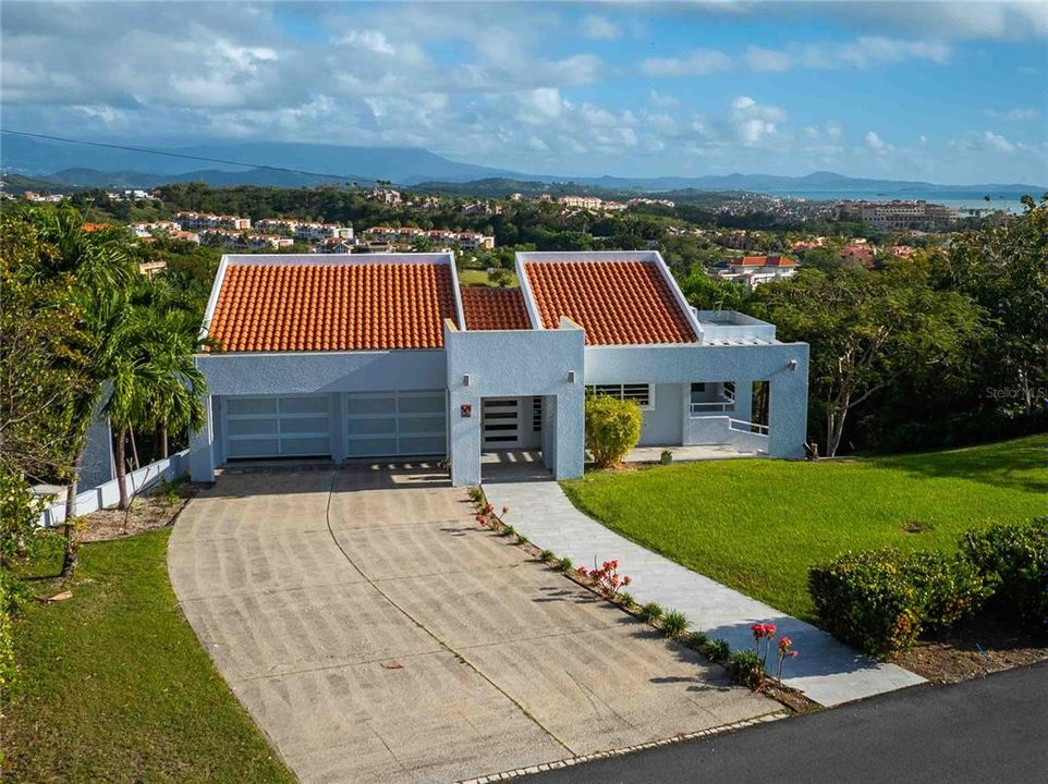 En Venta: $1,375,000 (3 camas, 3 baños, 2236 Pies cuadrados)