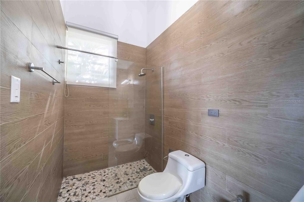 En Venta: $1,375,000 (3 camas, 3 baños, 2236 Pies cuadrados)