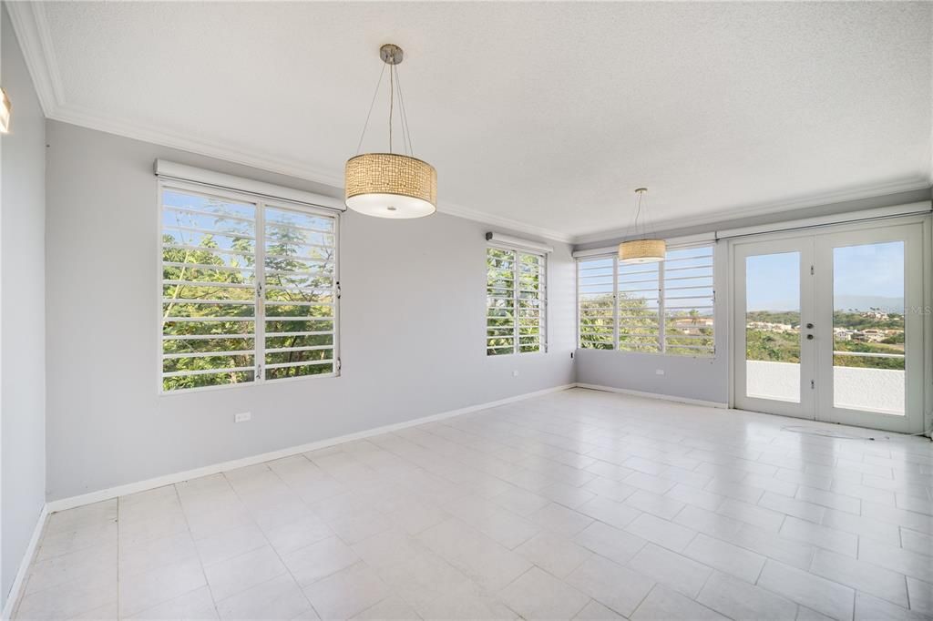 En Venta: $1,375,000 (3 camas, 3 baños, 2236 Pies cuadrados)
