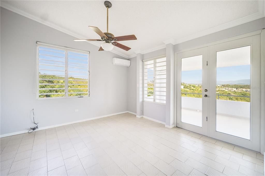 En Venta: $1,375,000 (3 camas, 3 baños, 2236 Pies cuadrados)