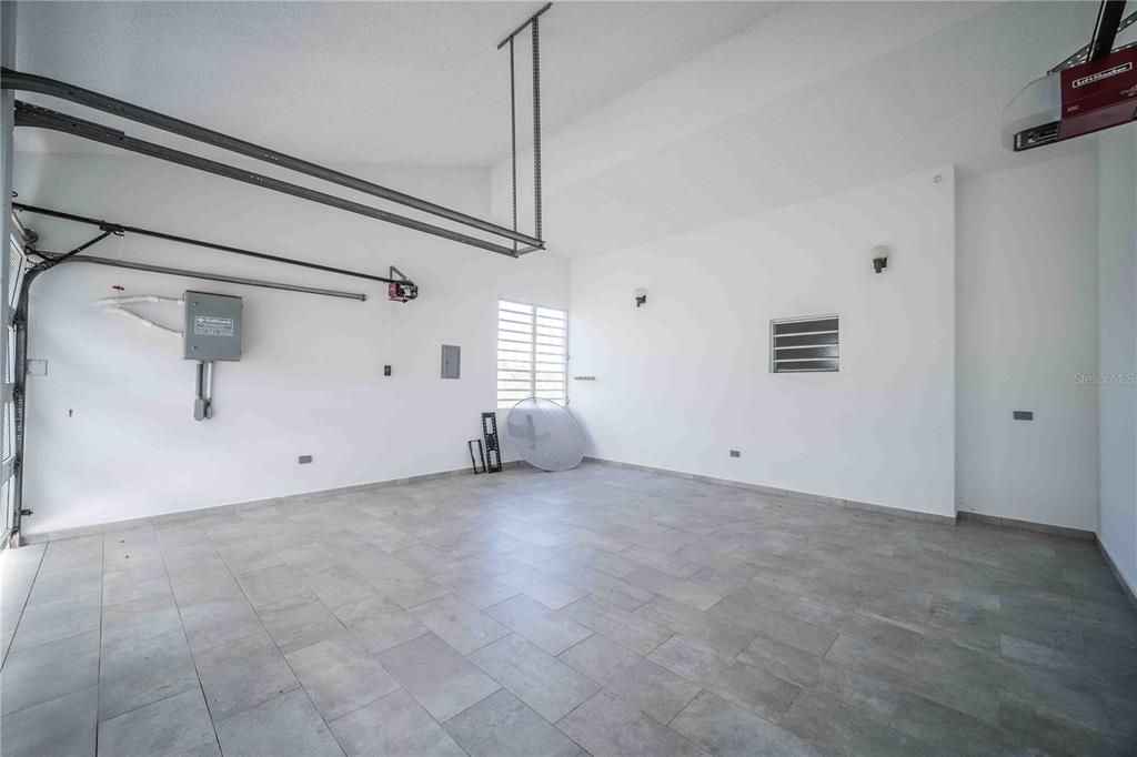 En Venta: $1,375,000 (3 camas, 3 baños, 2236 Pies cuadrados)
