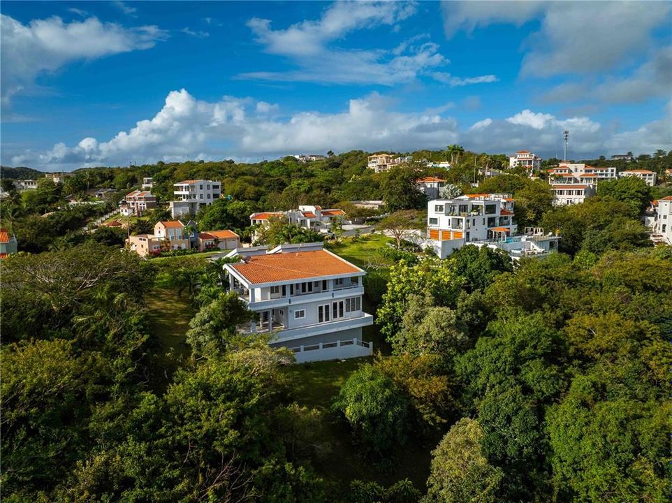 En Venta: $1,375,000 (3 camas, 3 baños, 2236 Pies cuadrados)