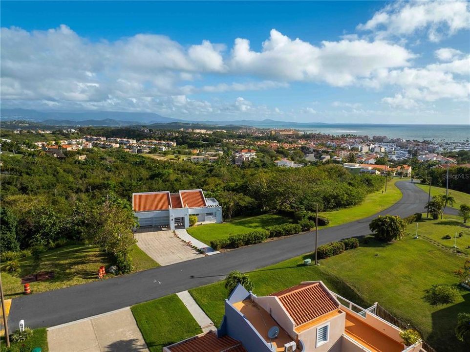 En Venta: $1,375,000 (3 camas, 3 baños, 2236 Pies cuadrados)