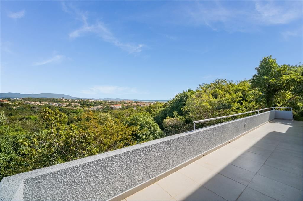 En Venta: $1,375,000 (3 camas, 3 baños, 2236 Pies cuadrados)