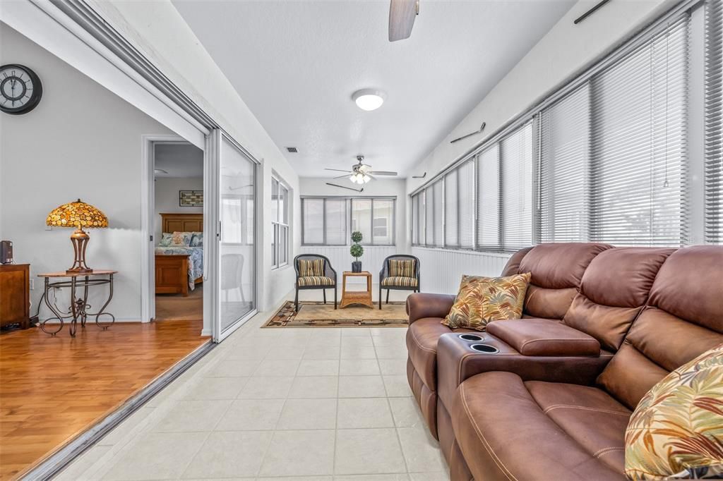 For Sale: $299,500 (2 beds, 2 baths, 1451 Square Feet)
