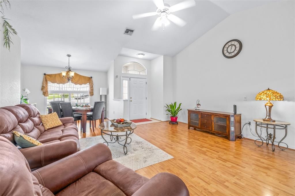 For Sale: $299,500 (2 beds, 2 baths, 1451 Square Feet)