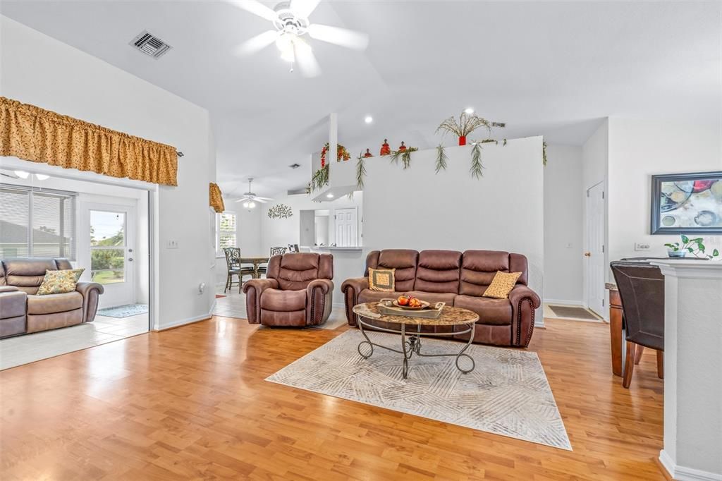 For Sale: $299,500 (2 beds, 2 baths, 1451 Square Feet)