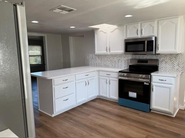 For Rent: $2,300 (3 beds, 1 baths, 1140 Square Feet)