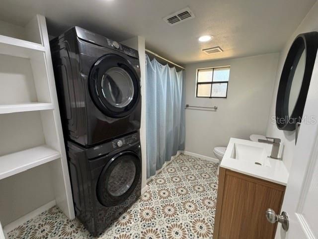 For Rent: $2,300 (3 beds, 1 baths, 1140 Square Feet)