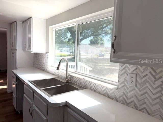 For Rent: $2,300 (3 beds, 1 baths, 1140 Square Feet)