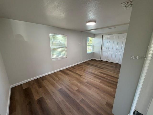 For Rent: $2,300 (3 beds, 1 baths, 1140 Square Feet)
