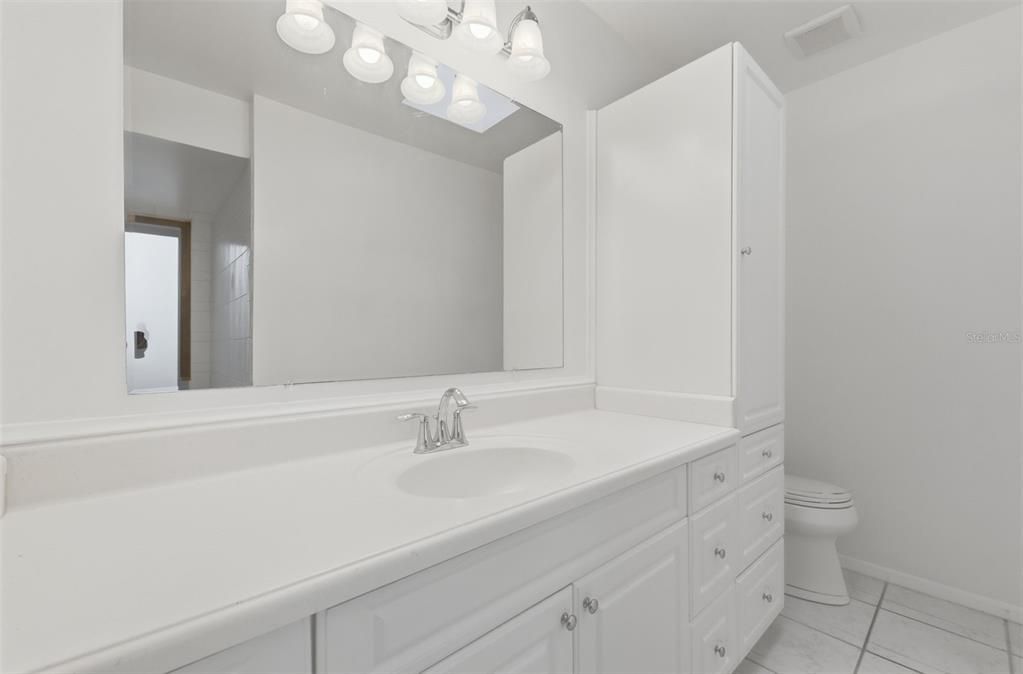 На продажу: $265,000 (2 спален, 2 ванн, 1136 Квадратных фут)