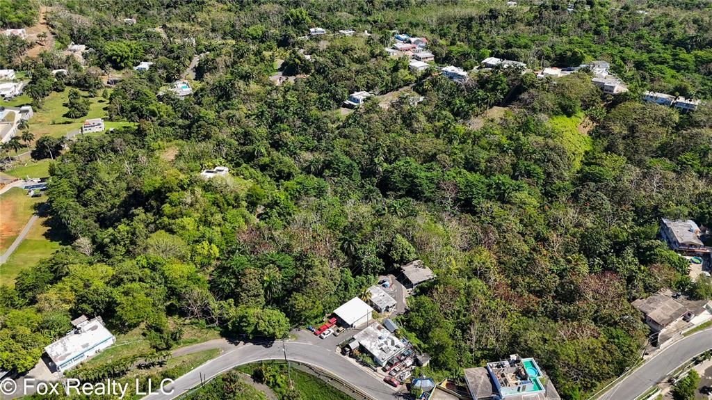 待售: $275,000 (2.45 acres)