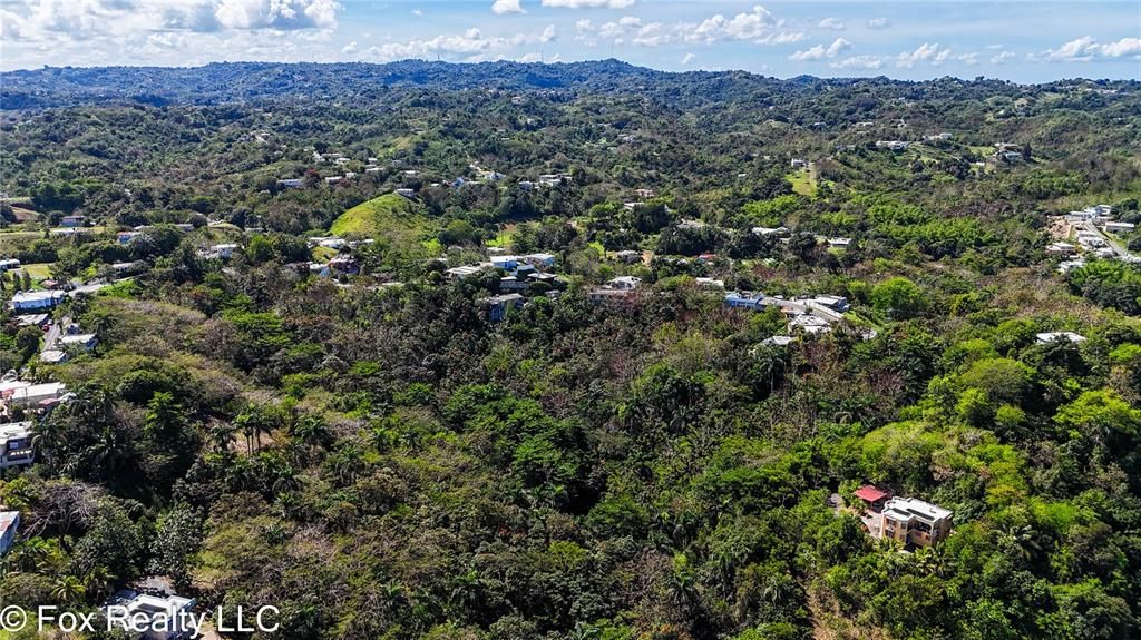 待售: $275,000 (2.45 acres)