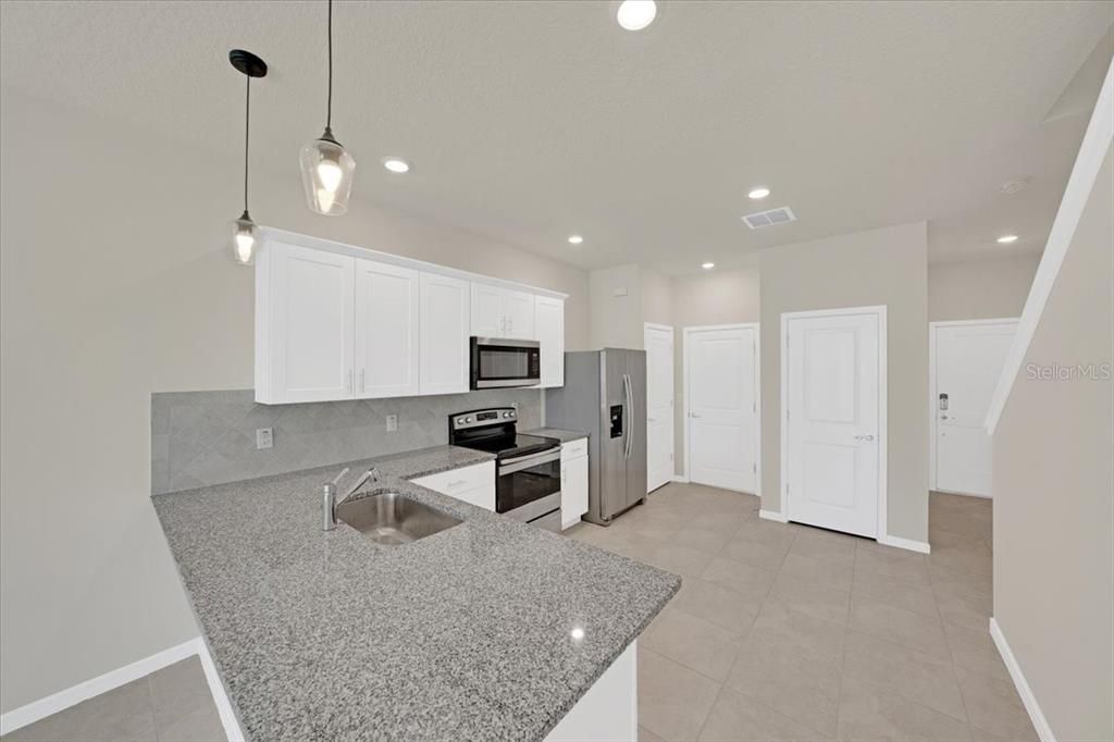 For Rent: $2,300 (2 beds, 2 baths, 1549 Square Feet)