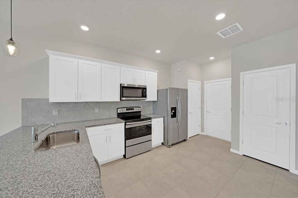 For Rent: $2,300 (2 beds, 2 baths, 1549 Square Feet)