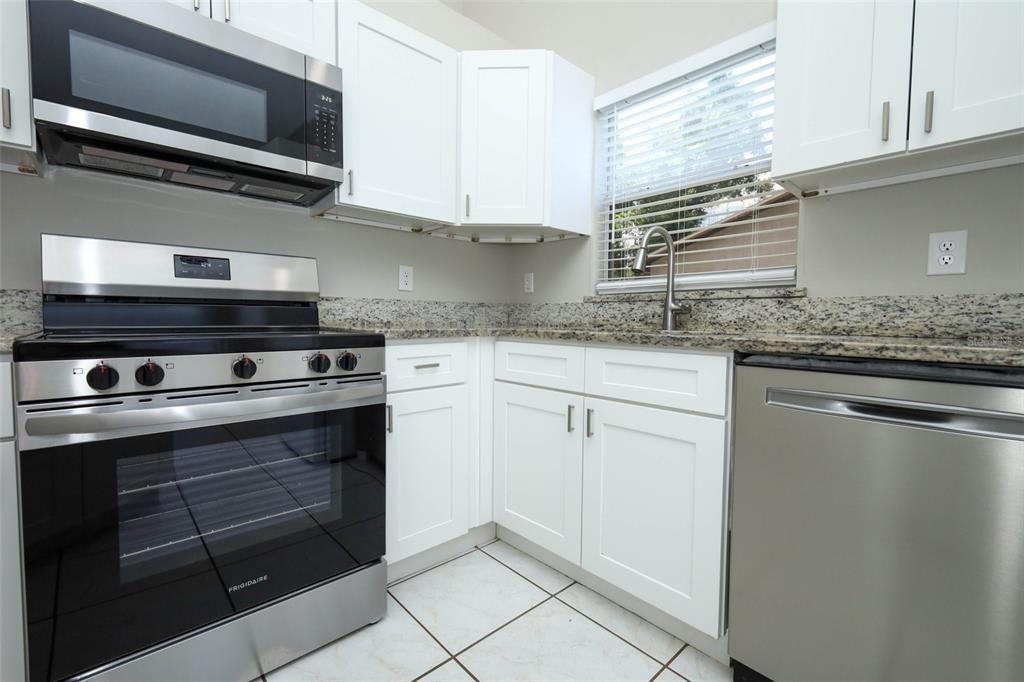 For Rent: $1,950 (3 beds, 2 baths, 1056 Square Feet)